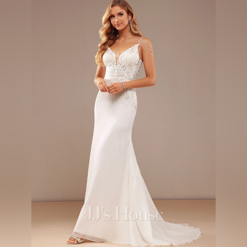 BRAND NEW JJ’s House Ivory Mermaid/Trumpet Wedding Gown